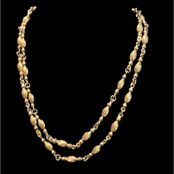 Solid 34” Layering Necklace in Gold-tone - vintage - Picture 3 of 10